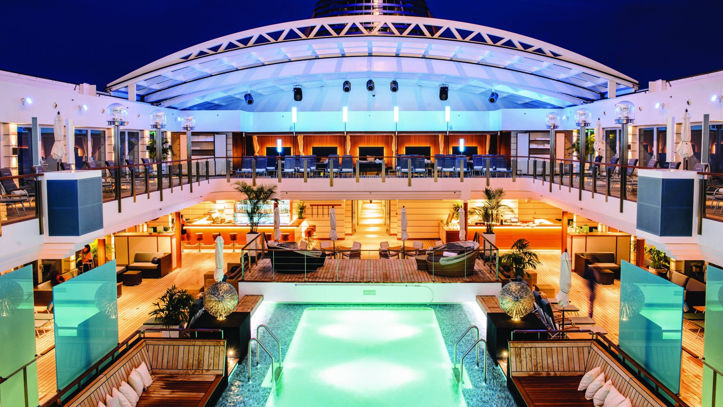 europa-2-pooldeck-03-300dpi